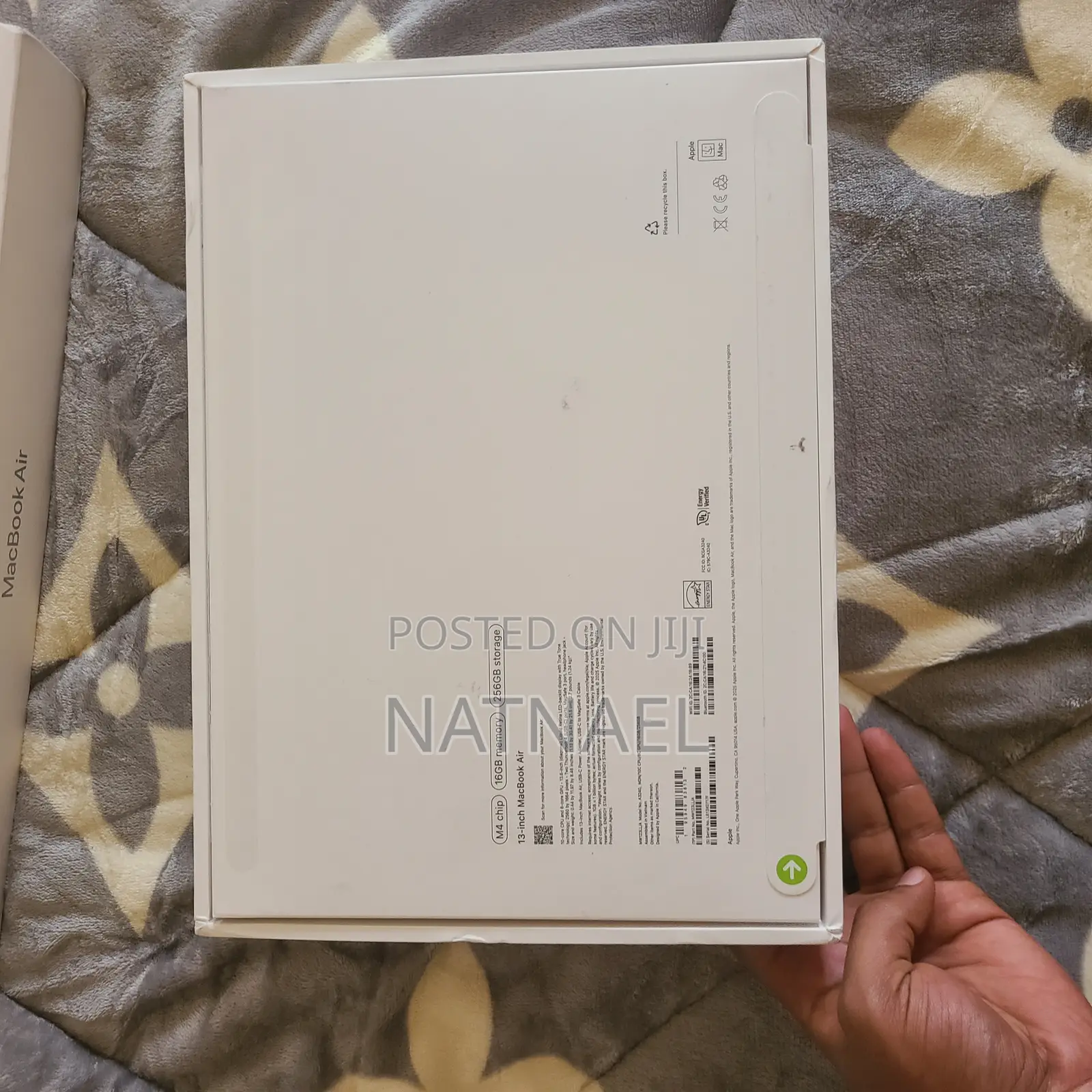 New Laptop Apple MacBook Air 2025 M4 13-Inch 16GB Apple M4 SSD 256GB