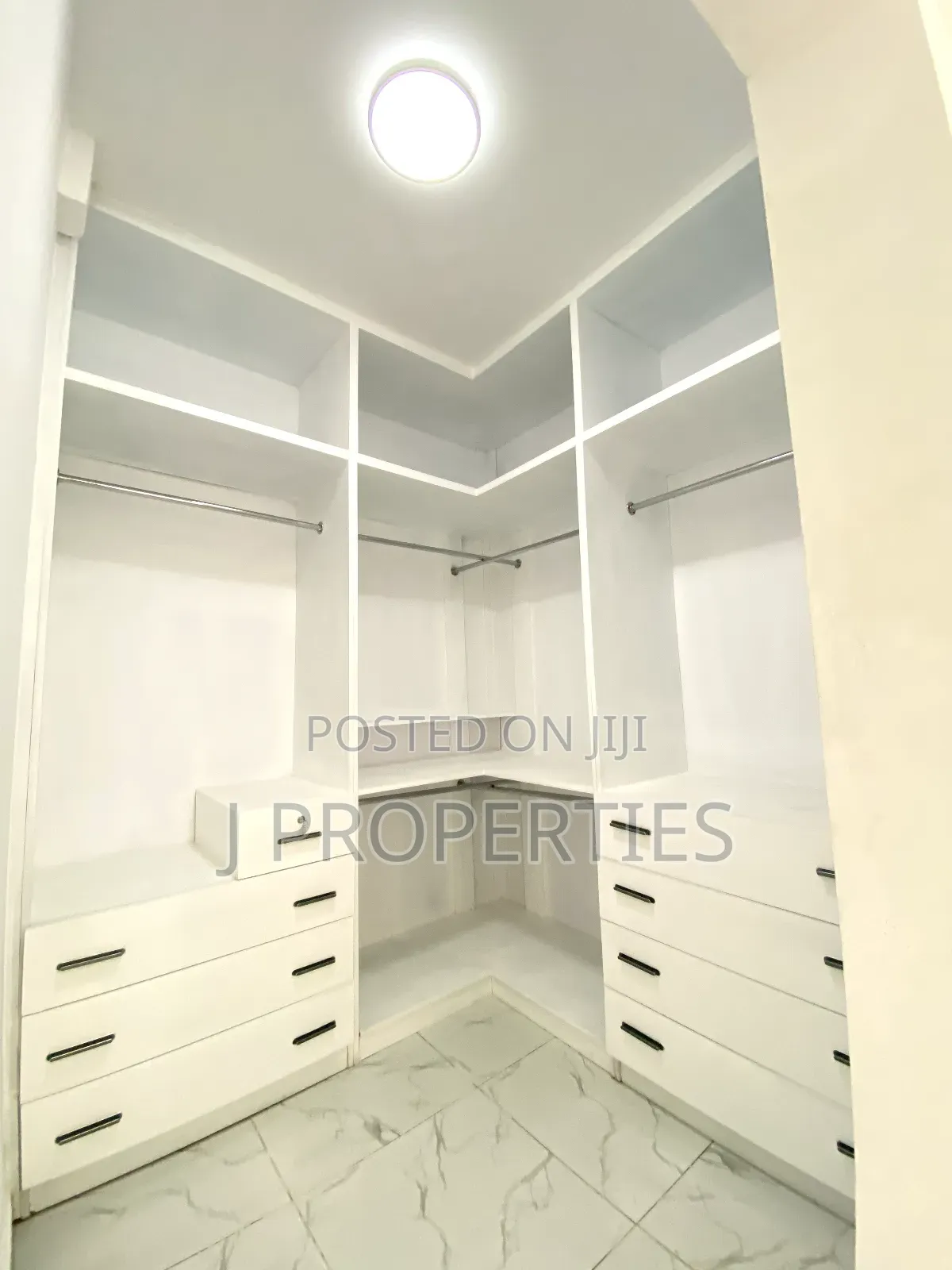 4bdrm Apartment in Bole for sale