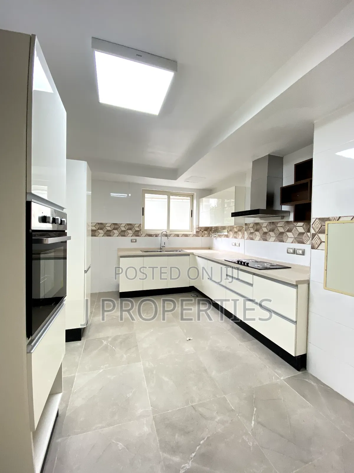 4bdrm Apartment in Bole for sale