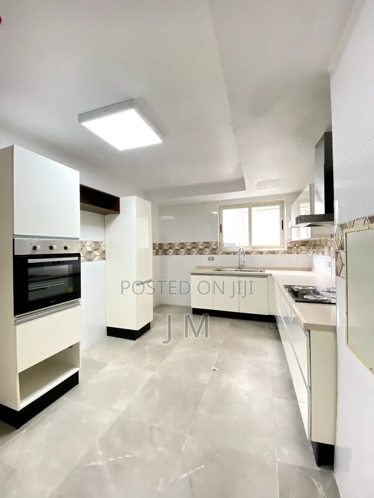 4bdrm Apartment in Bole for sale