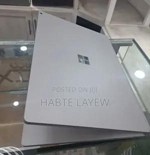 New Laptop Microsoft Surface Book 2 4GB Intel Core I7 SSD 256GB