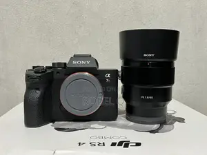 Photo - Sony Alpha 7 R Iv With 85mm F1.8 Full Frame{ Camera