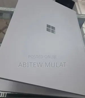 New Laptop Microsoft Surface Book 2 16GB Intel Core I7 SSD 256GB