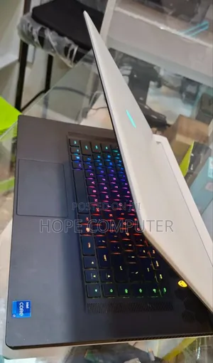 New Laptop Alienware M17x R2 32GB Intel Core I7 SSD 1T