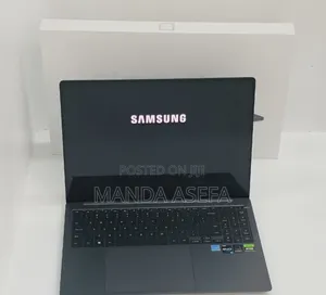 New Laptop Samsung 16GB Intel Core I7 SSD 1T