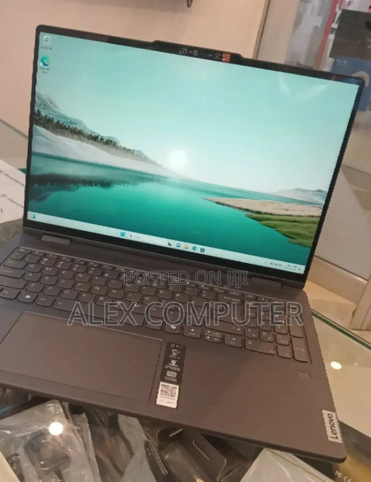 New Laptop Lenovo Yoga 7i 16GB Intel Core Ultra 7 SSD 512GB