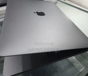 New Laptop Apple MacBook Pro 2019 8GB Intel Core I5 SSD 256GB