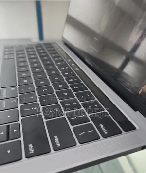 New Laptop Apple MacBook Pro 2019 8GB Intel Core I5 SSD 256GB