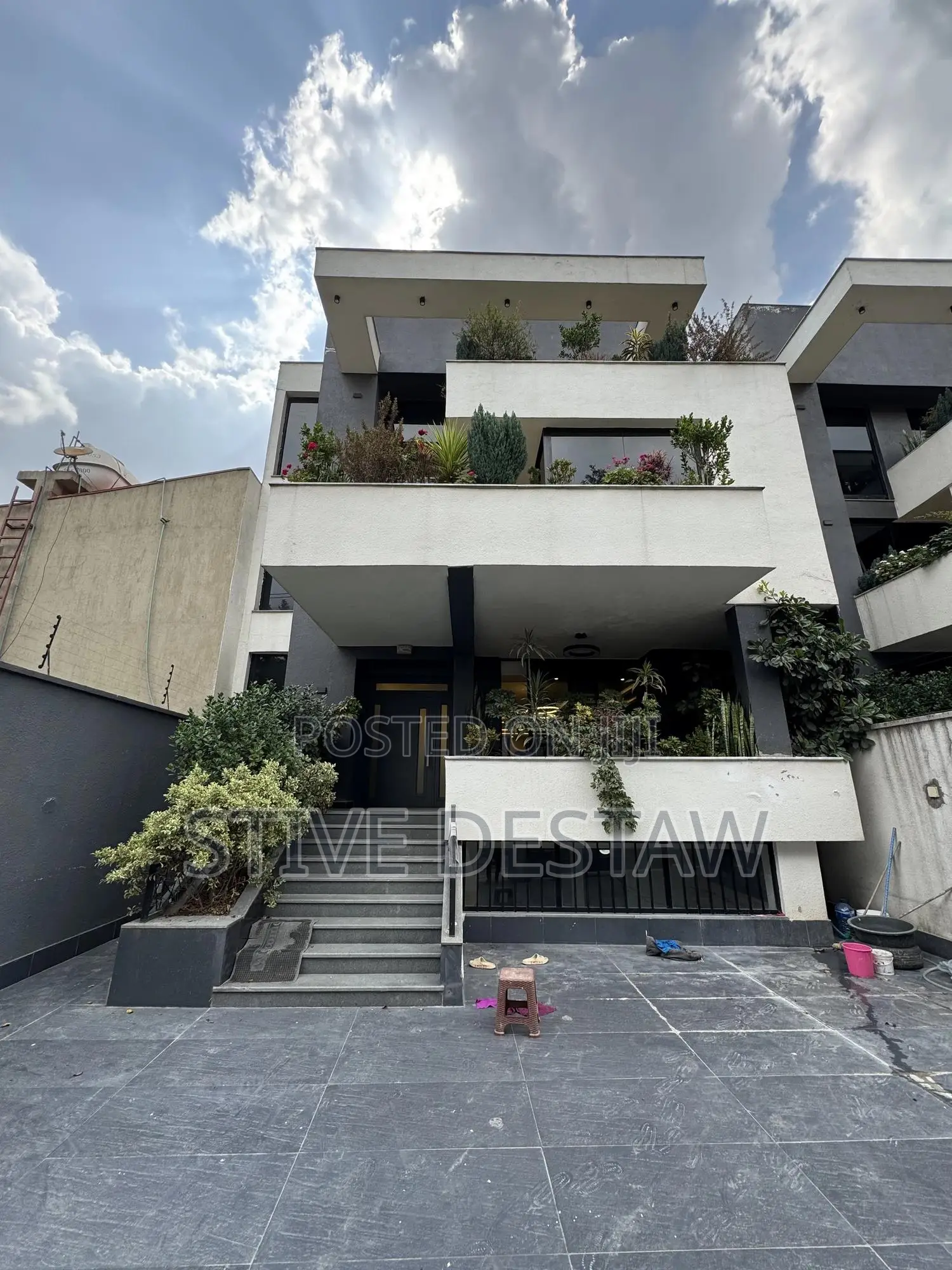 Furnished 6bdrm House in Luxury House, Bole for sale