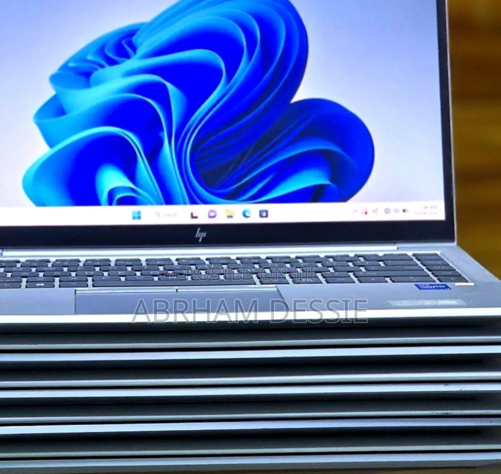 New Laptop HP EliteBook 1040 G8 16GB Intel Core I7 SSD 512GB