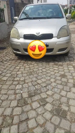 Photo - Toyota Vitz 2004 Silver