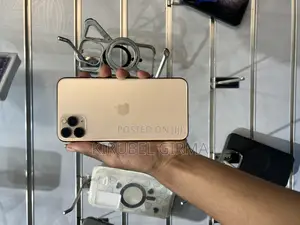 Photo - Apple iPhone 11 Pro Max 64 GB Gold