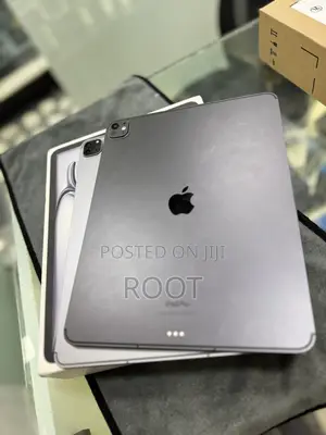 Photo - New Apple iPad Pro 12.9 (2022) 128 GB Gray