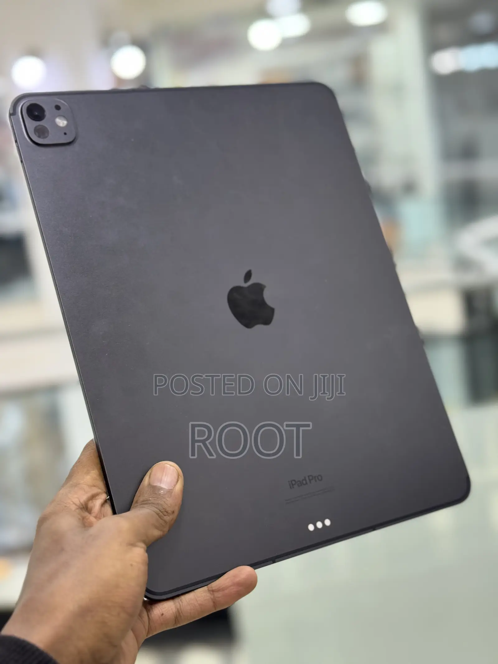 New Apple iPad Pro 13 (2024) 16 GB Black