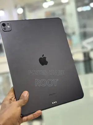 New Apple iPad Pro 13 (2024) 16 GB Black