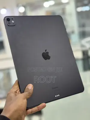 New Apple iPad Pro 13 (2024) 16 GB Black