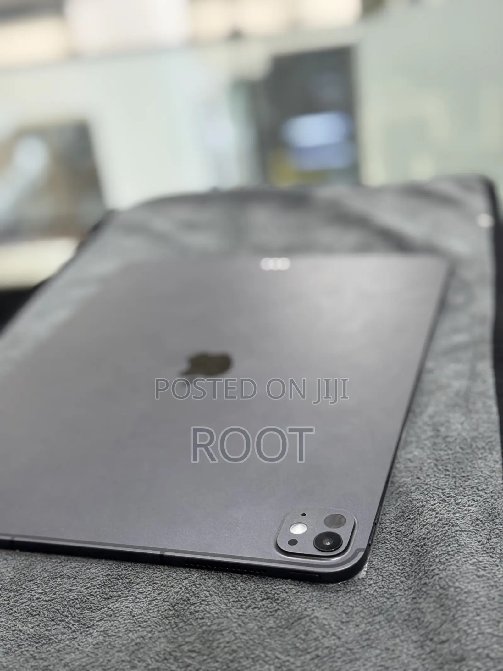 New Apple iPad Pro 13 (2024) 16 GB Black