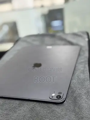 Photo - New Apple iPad Pro 13 (2024) 16 GB Black