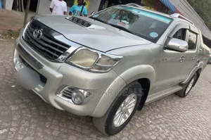 Toyota Hilux 2014 Silver