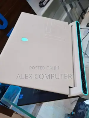 New Laptop Alienware M17x R2 32GB Intel Core I7 SSD 1T