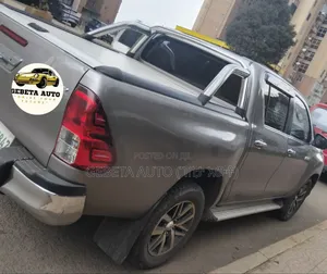 Toyota Hilux 2019 Silver