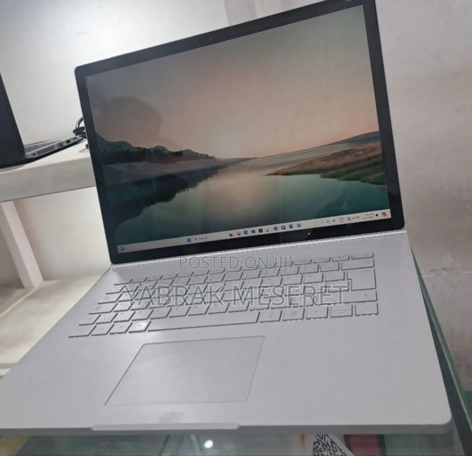 New Laptop Microsoft Surface Book 2 16GB Intel Core I7 SSD 256GB