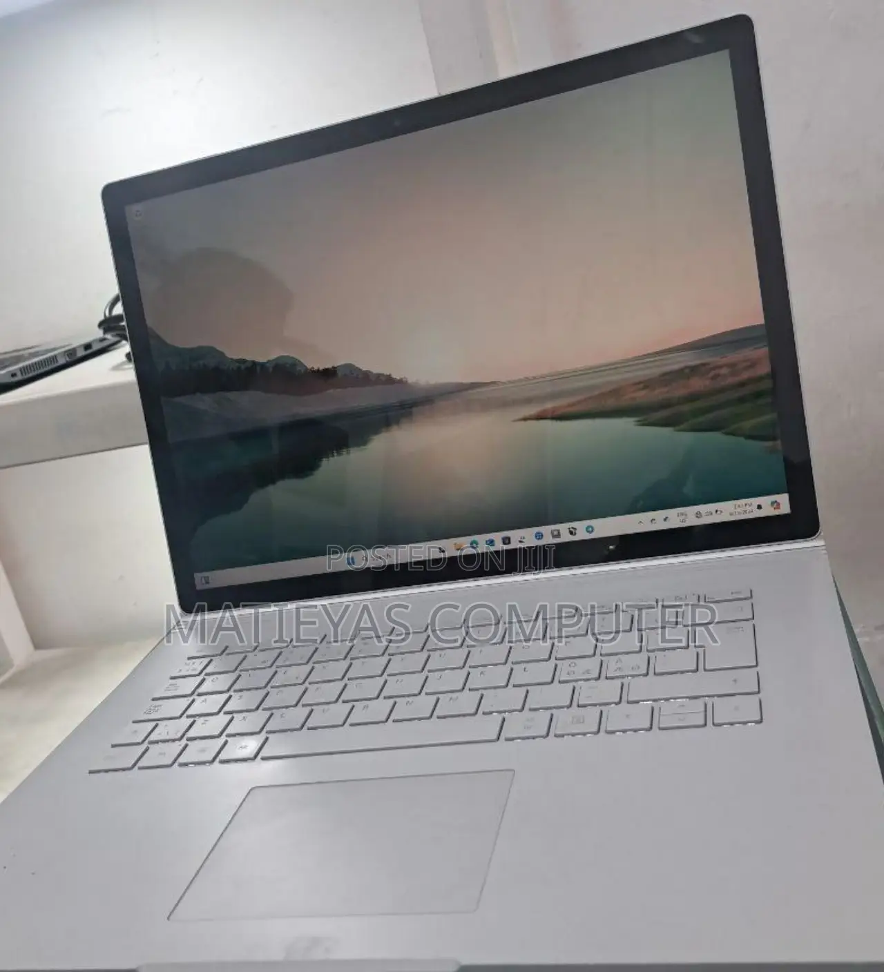 New Laptop Microsoft Surface Book 2 16GB Intel Core I7 SSD 256GB
