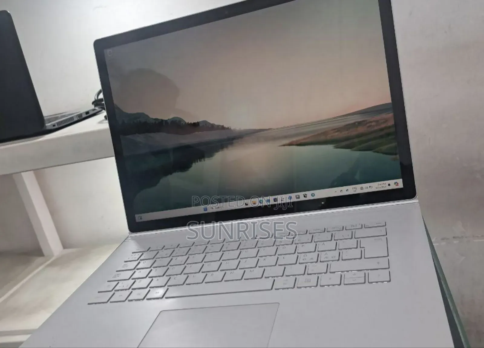 New Laptop Microsoft Surface 4GB Intel Core I7 SSD 256GB