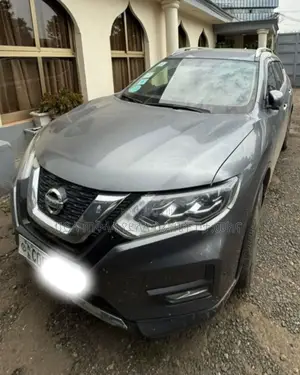 Photo - Nissan X-Trail 2021 Silver