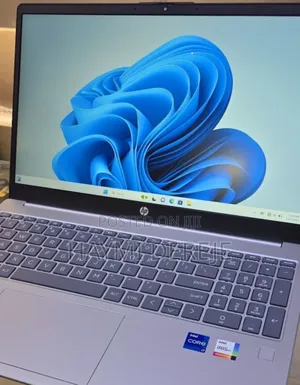 New Laptop Dell Precision 15 3520 16GB Intel Core I7 SSD 512GB