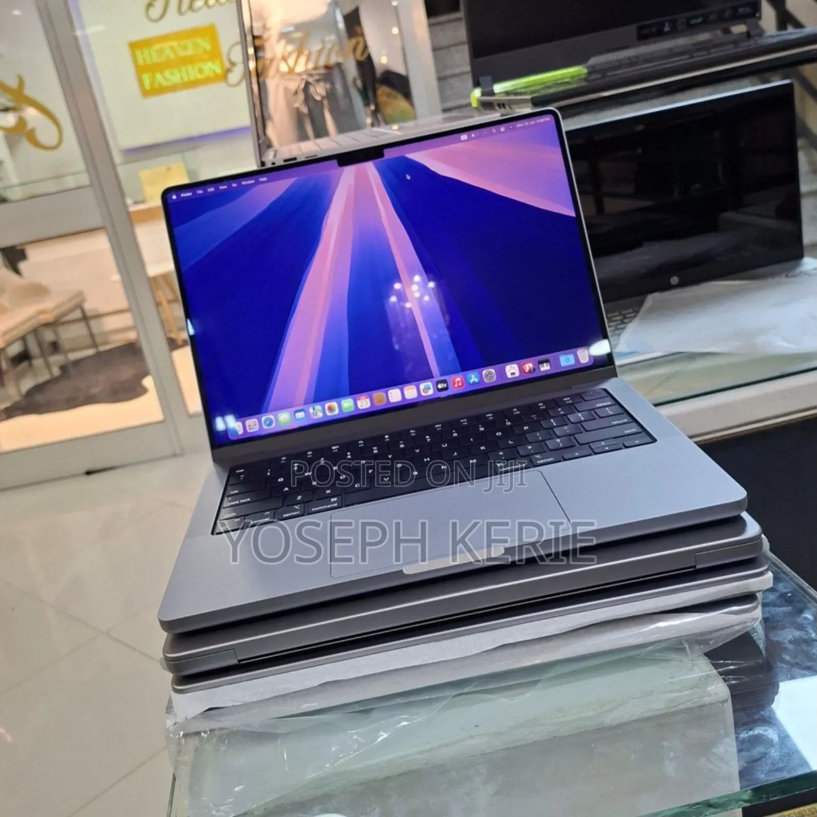 New Laptop Apple MacBook Pro M1 16GB Apple M1 Pro SSD 1T