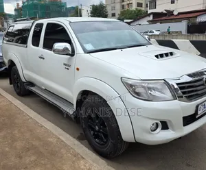 Toyota Hilux 2012 White