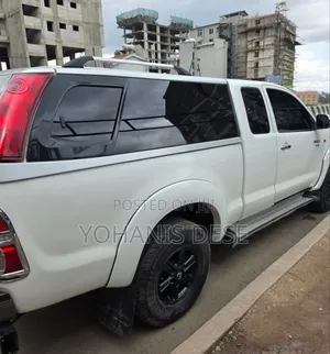 Toyota Hilux 2012 White