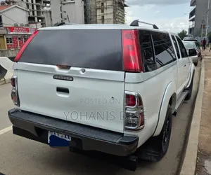 Toyota Hilux 2012 White