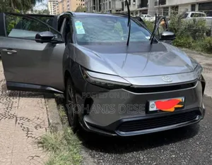 Photo - Toyota bZ4X 2023 Gray