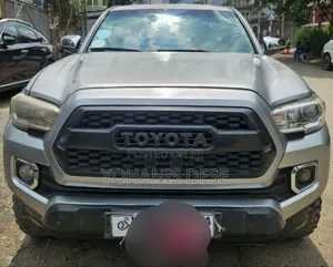 Photo - Toyota Tacoma 4dr Double Cab 2016 Silver