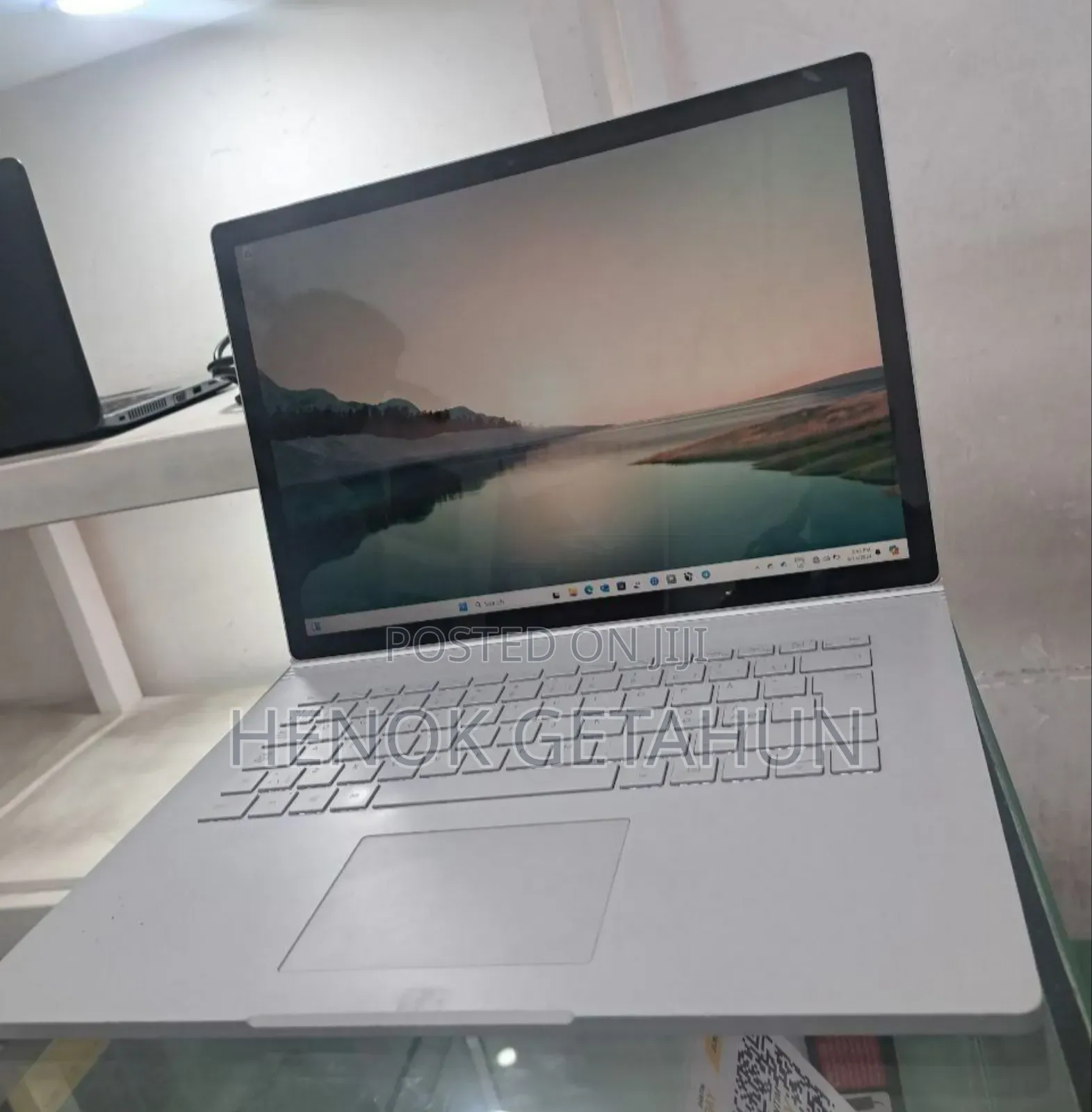 New Laptop Microsoft Surface Book 2 16GB Intel Core I7 SSD 256GB