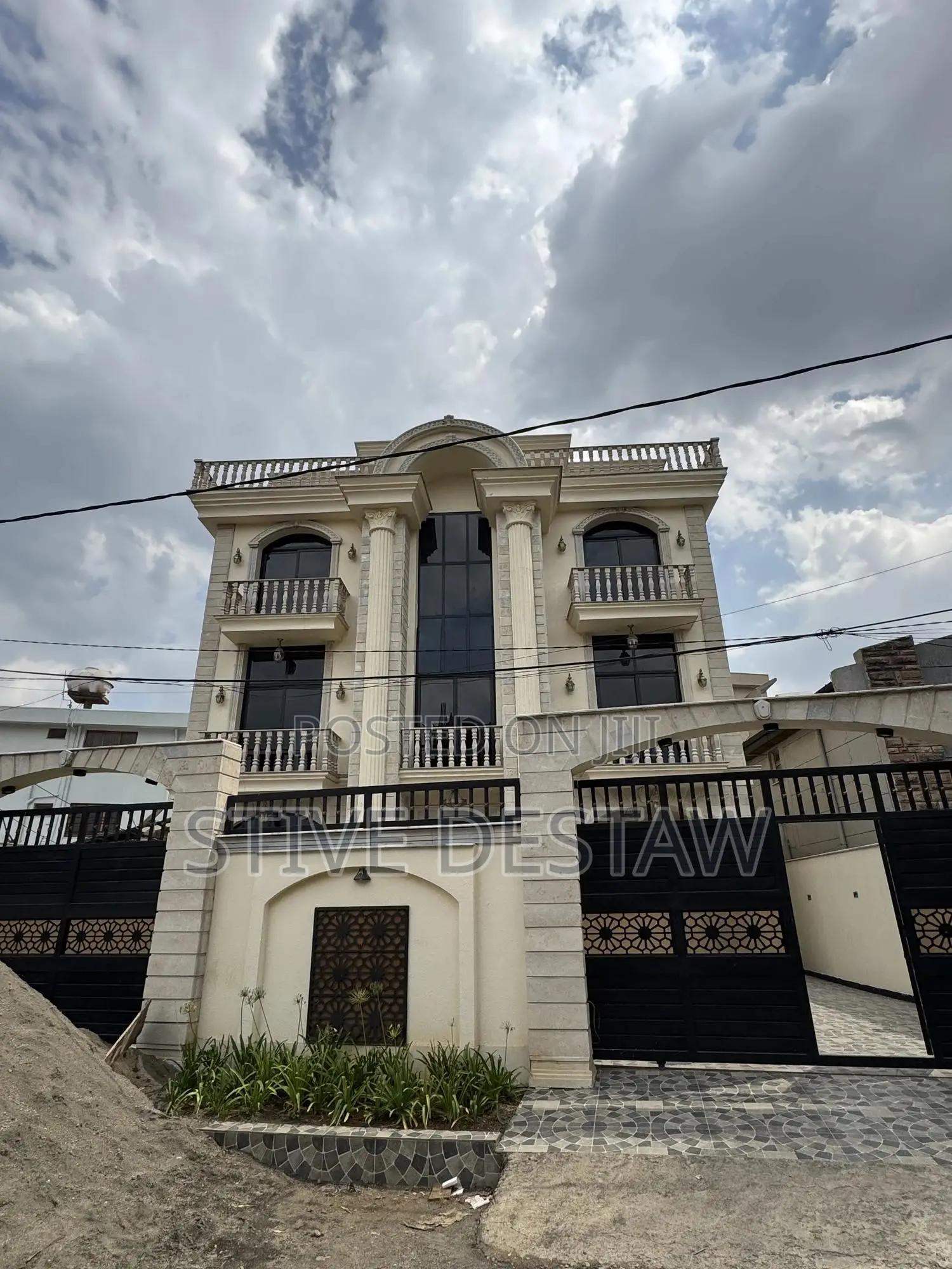 Furnished 6bdrm House in Luxury House, Bole for sale