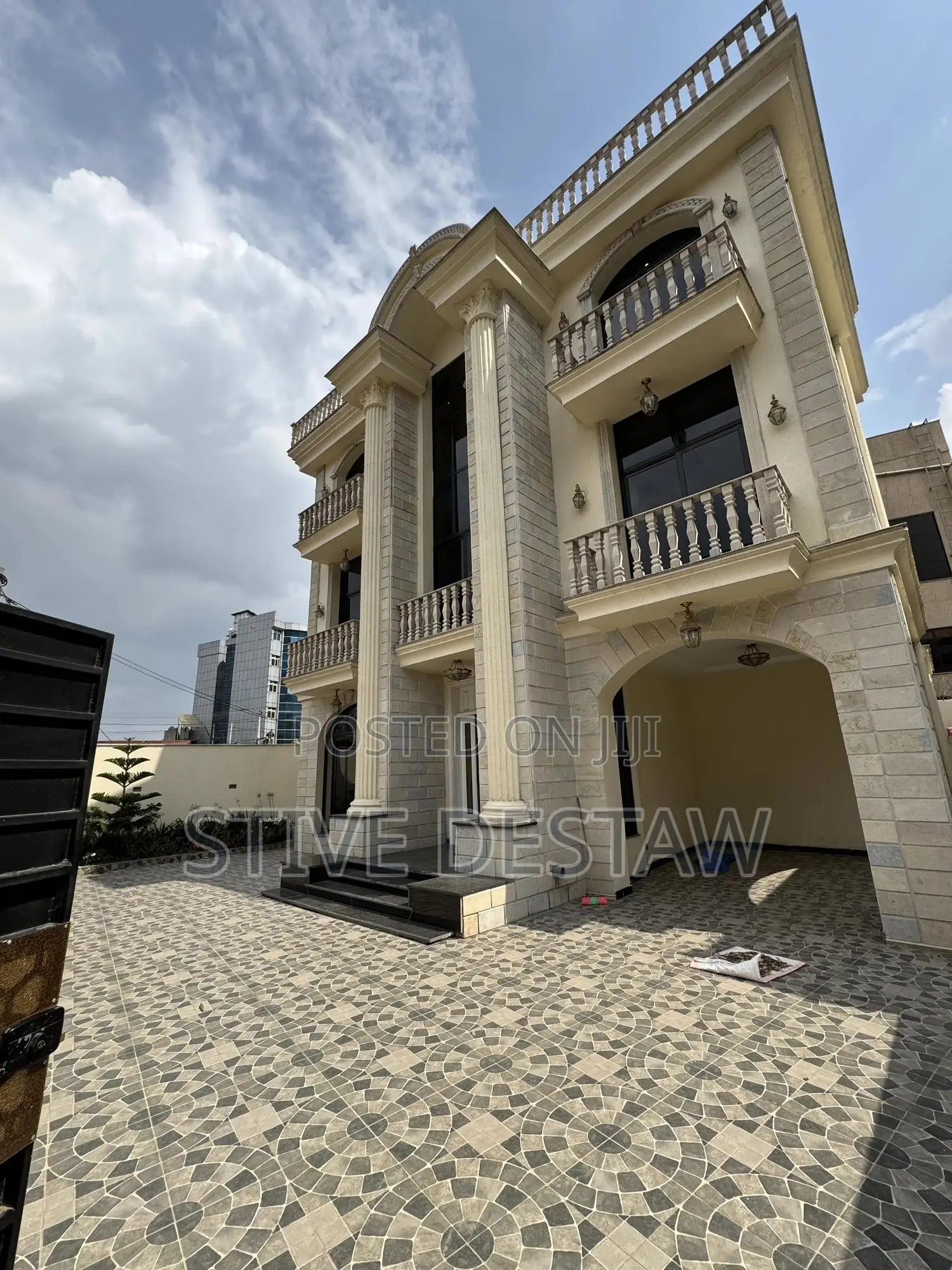Furnished 6bdrm House in Luxury House, Bole for sale