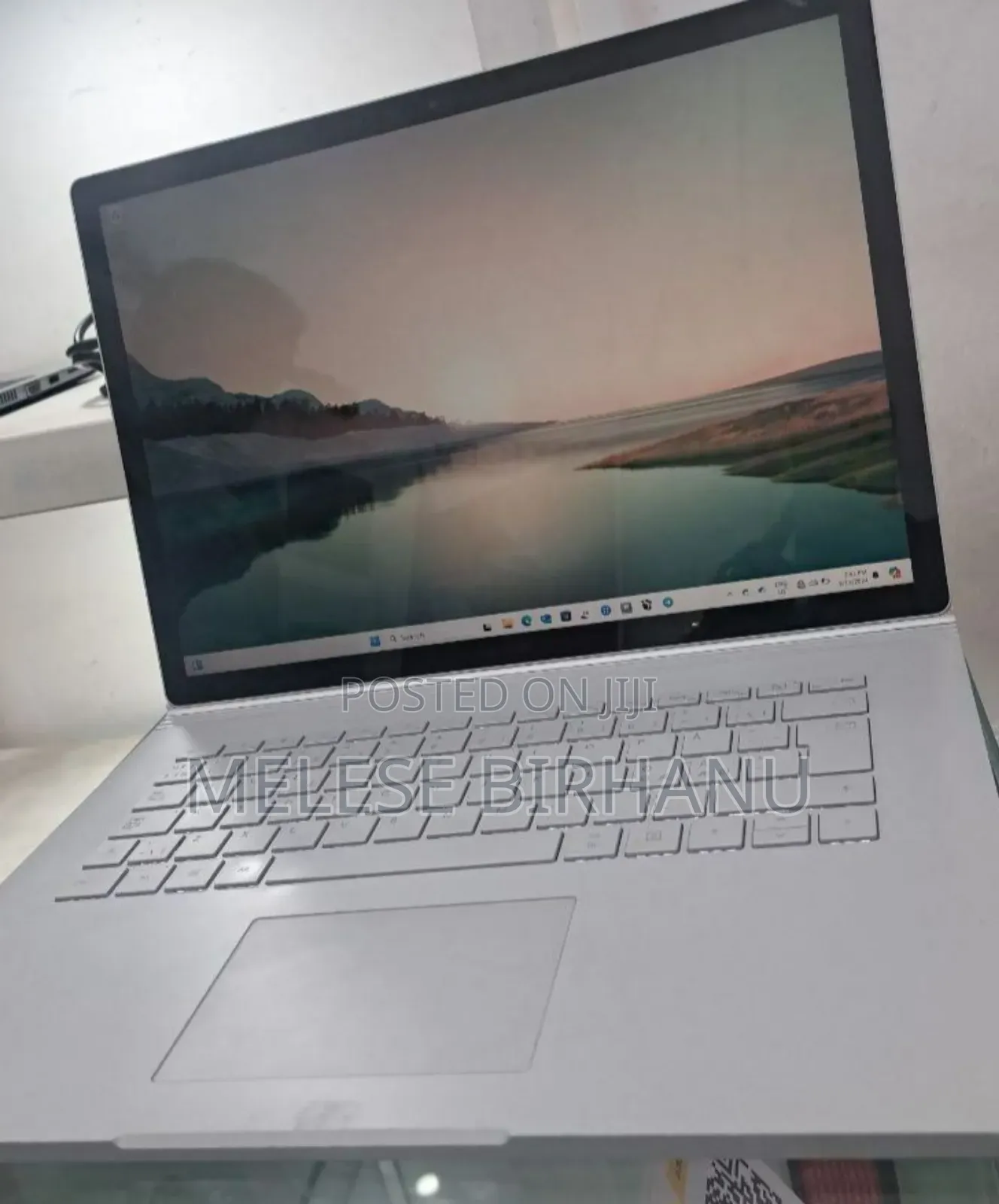New Laptop Microsoft Surface Book 2 16GB Intel Core I7 SSD 256GB