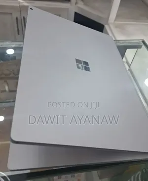 New Laptop Microsoft Surface Book 2 16GB Intel Core I7 SSD 256GB