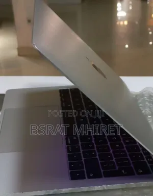 Photo - New Laptop Apple MacBook Pro 2017 8GB Intel Core I5 SSD 256GB