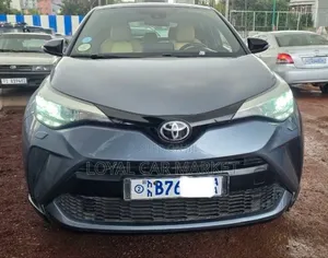 Photo - Toyota C-HR 2020 Gray