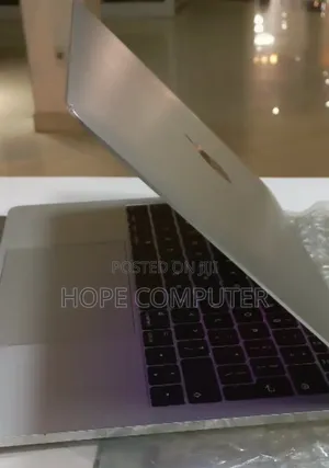 Photo - New Laptop Apple MacBook Pro 2017 8GB Intel Core I5 SSD 256GB