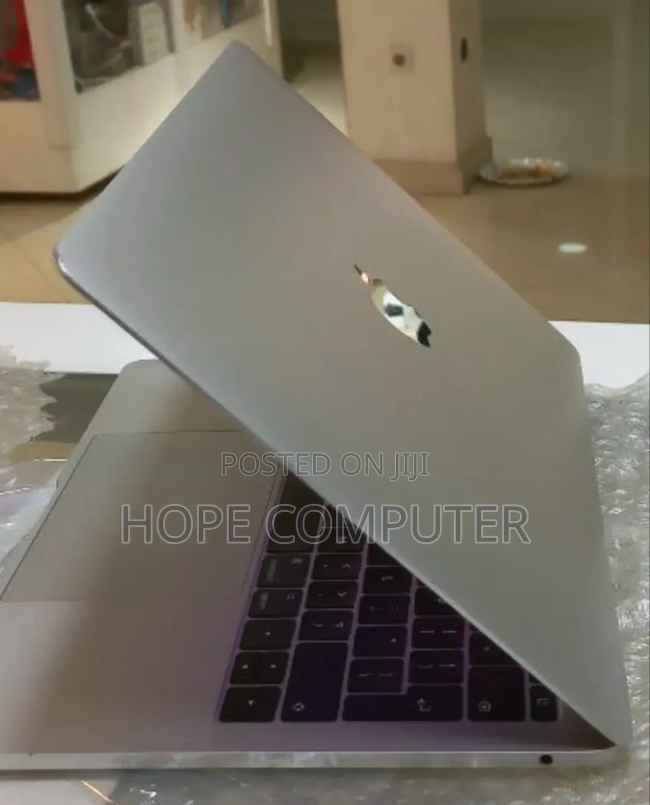 New Laptop Apple MacBook Pro 2017 8GB Intel Core I5 SSD 256GB