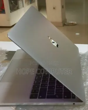 New Laptop Apple MacBook Pro 2017 8GB Intel Core I5 SSD 256GB