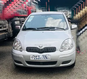 Photo - Toyota Vitz 2004 Silver