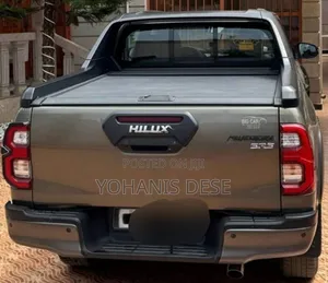 Toyota Hilux 2022 Gray