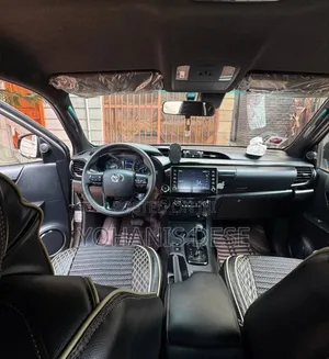 Toyota Hilux 2022 Gray