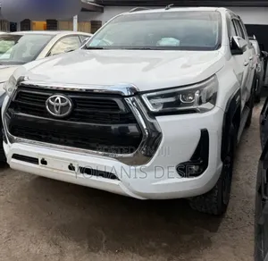 Photo - Toyota Hilux 2022 White